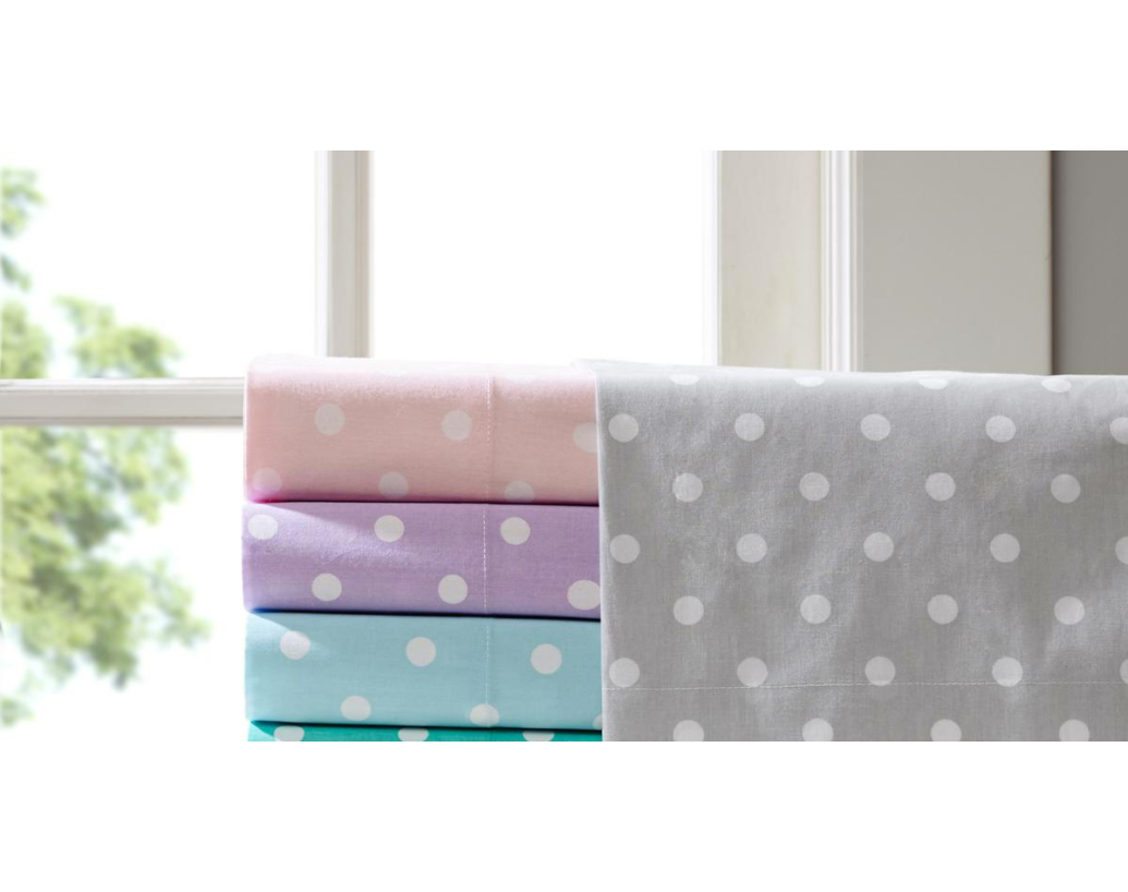 AKO SI SPRÁVNE VYBRAŤ POSTEĽNÉ PLACHTY NA LETO?